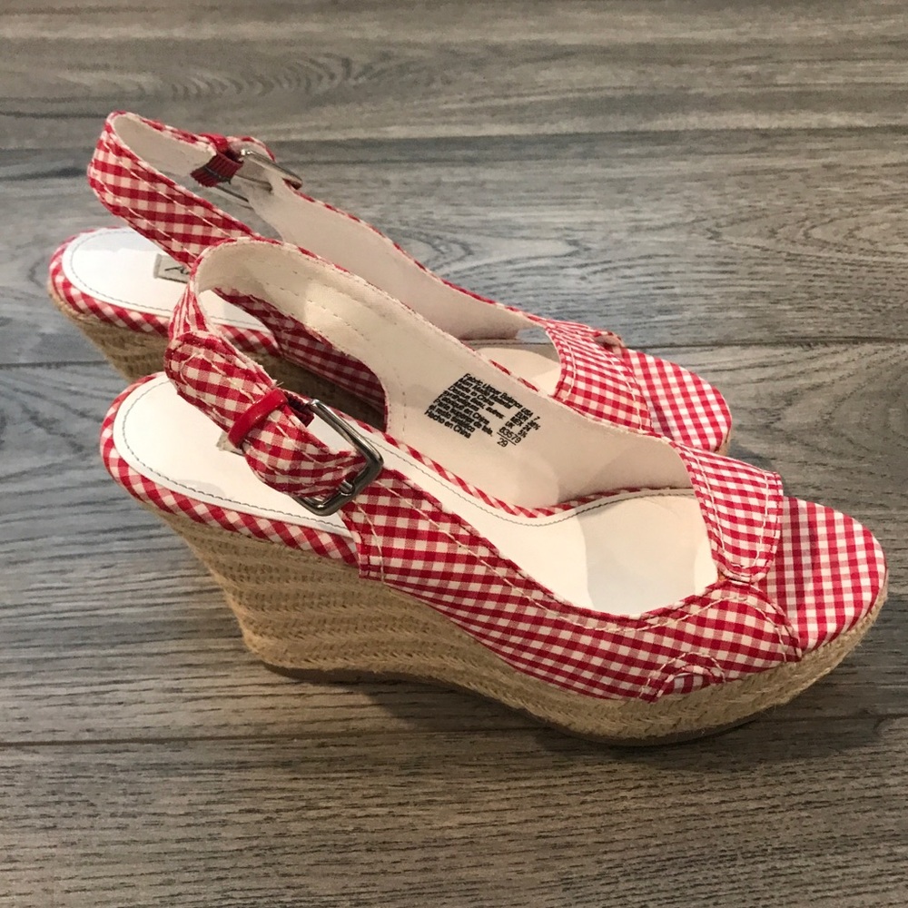 American Eagle Wedges